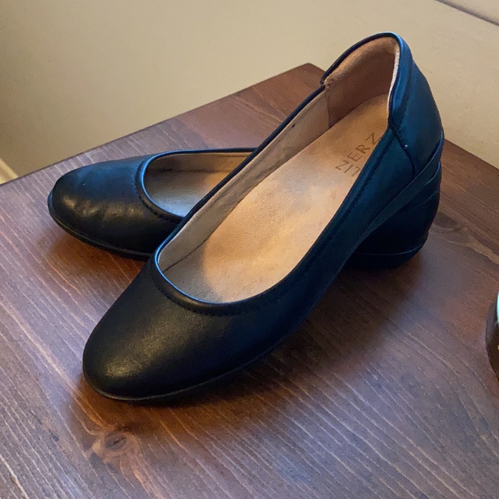 Naturalizer black ballet flats